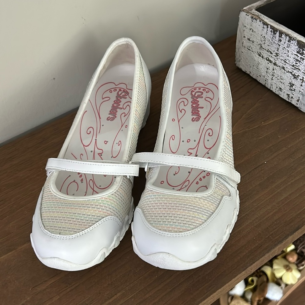 SKETCHERS SHOES white with pink trim  size 8